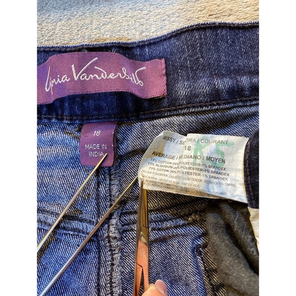 Gloria Vanderbilt, Blue Denim Jeans, Size 18 Excellent Condition Preowned - Picture 7 of 10